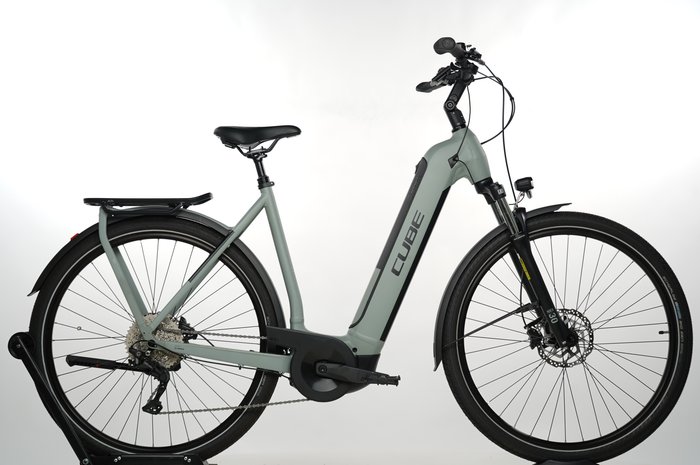 CUBE Kathmandu Hybrid 45 750