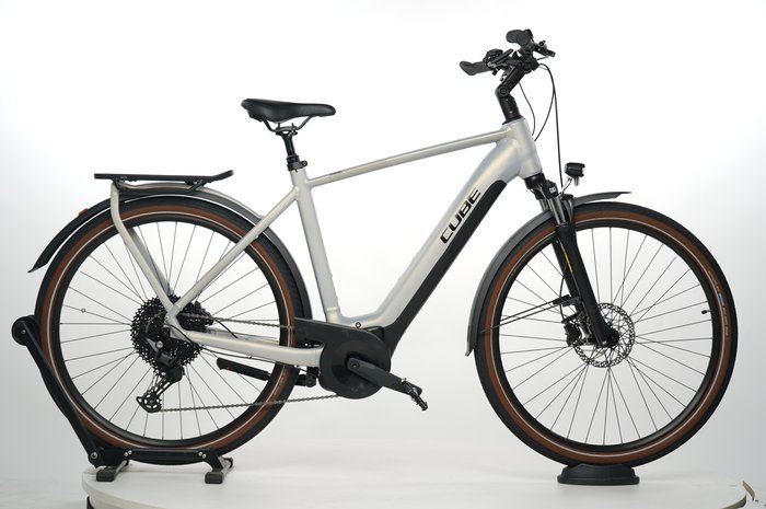 Cube Touring Hybrid Pro 625