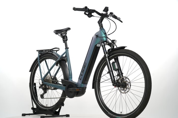 CUBE Kathmandu Hybrid 45 750