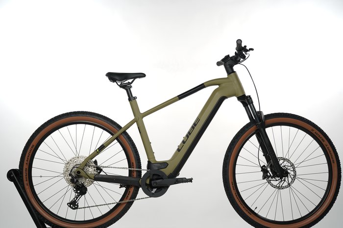 CUBE Reaction Hybrid Race 750