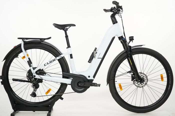 CUBE Kathmandu Hybrid ONE 800