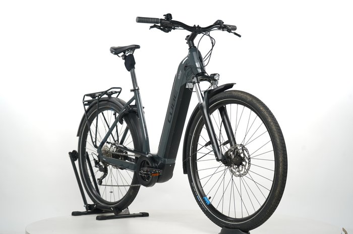 Cube Touring Hybrid Pro 625