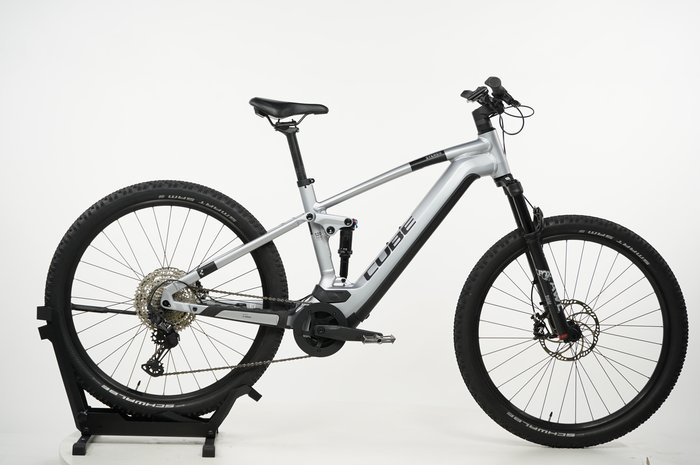 CUBE Stereo Hybrid 120 Race 750