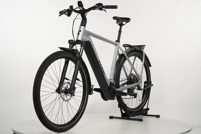 CUBE Kathmandu Hybrid SLX