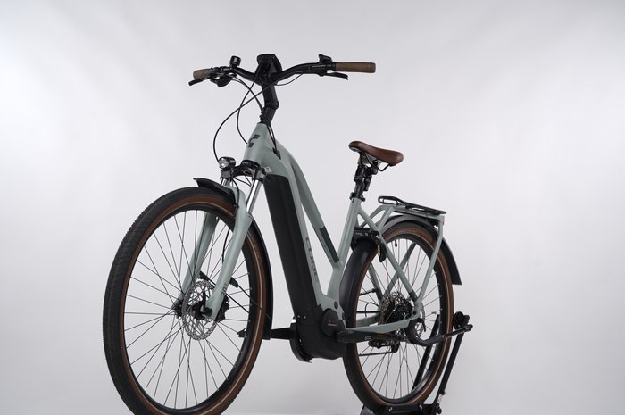 Cube Touring Hybrid Pro 625