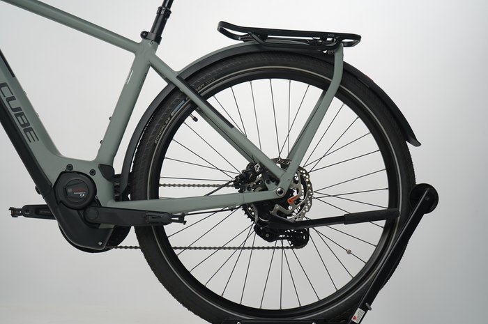 Cube Kathmandu Hybrid ONE 750