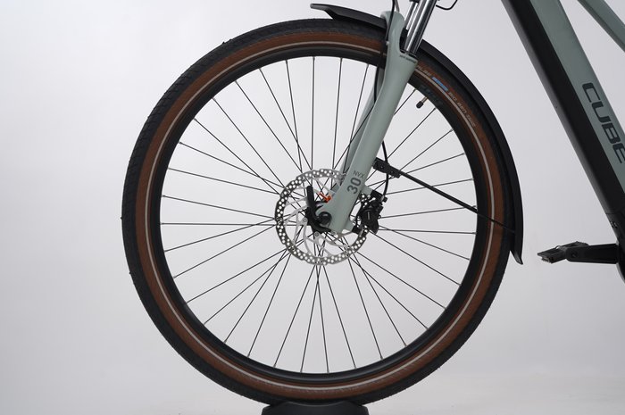 Cube Touring Hybrid Pro 625