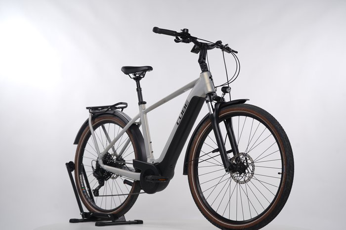 Cube Touring Hybrid Pro 625