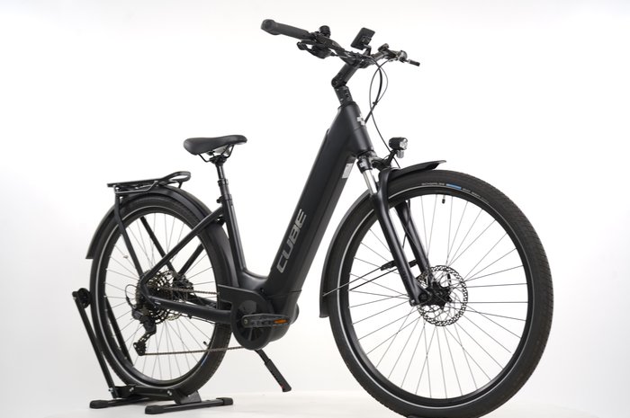 Cube Touring Hybrid Pro 625