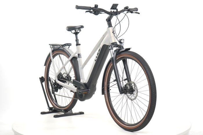 Cube Touring Hybrid Pro 625
