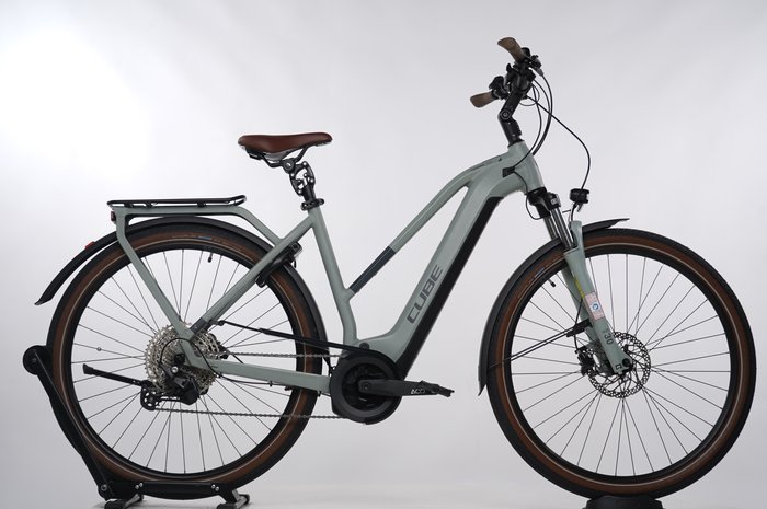 Cube Touring Hybrid Pro 625