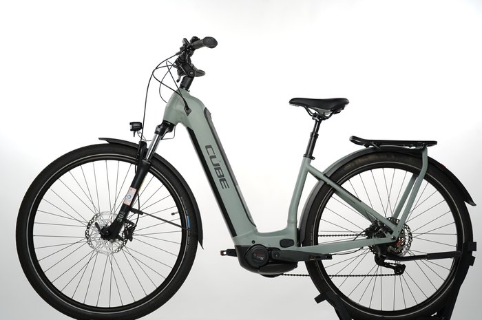 CUBE Kathmandu Hybrid 45 750