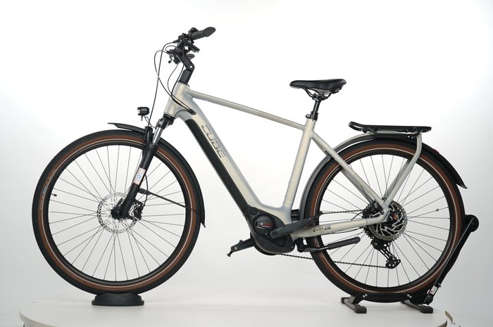 Cube Touring Hybrid Pro 625