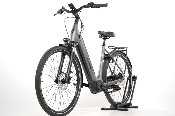 Cube Supreme Hybrid Pro 625