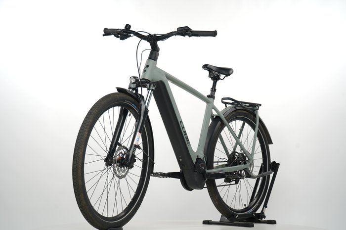 Cube Kathmandu Hybrid ONE 750