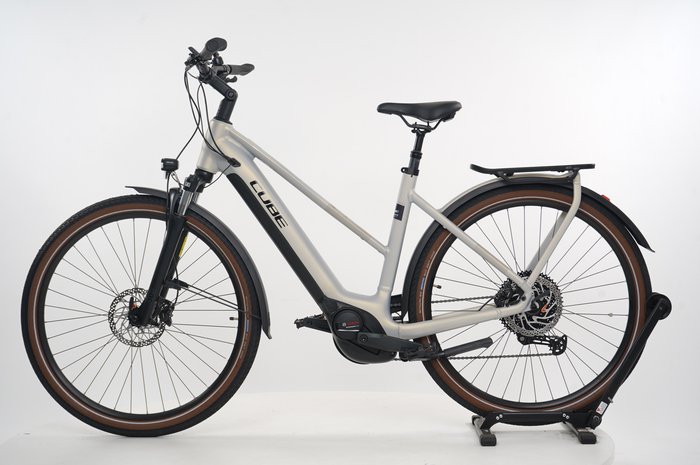 Cube Touring Hybrid Pro 625