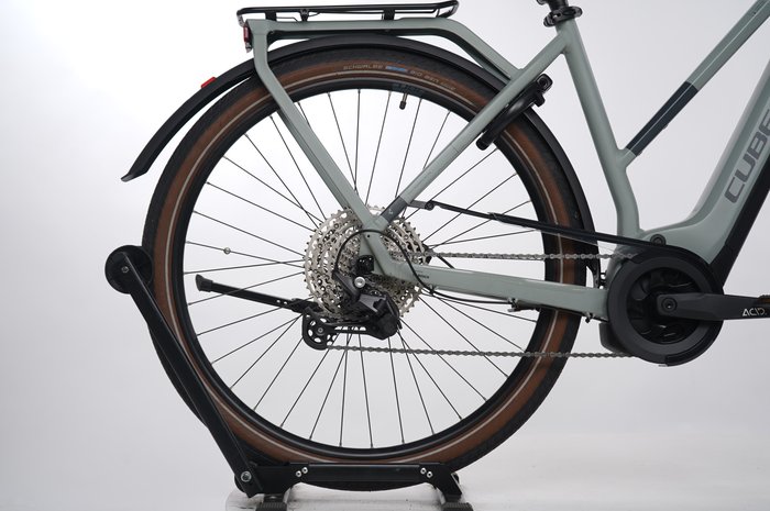 Cube Touring Hybrid Pro 625