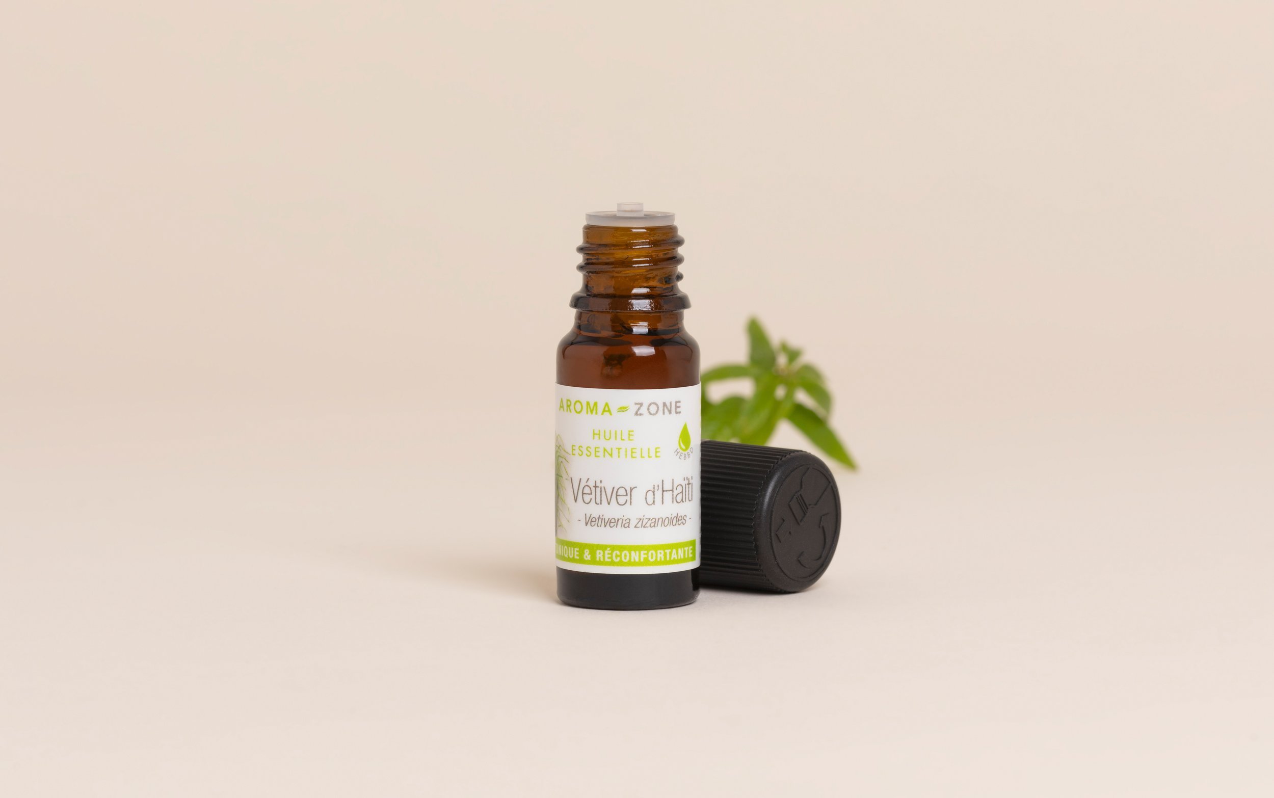 Vetiver Essential Oil - Benefits & Uses - Aroma-Zone
