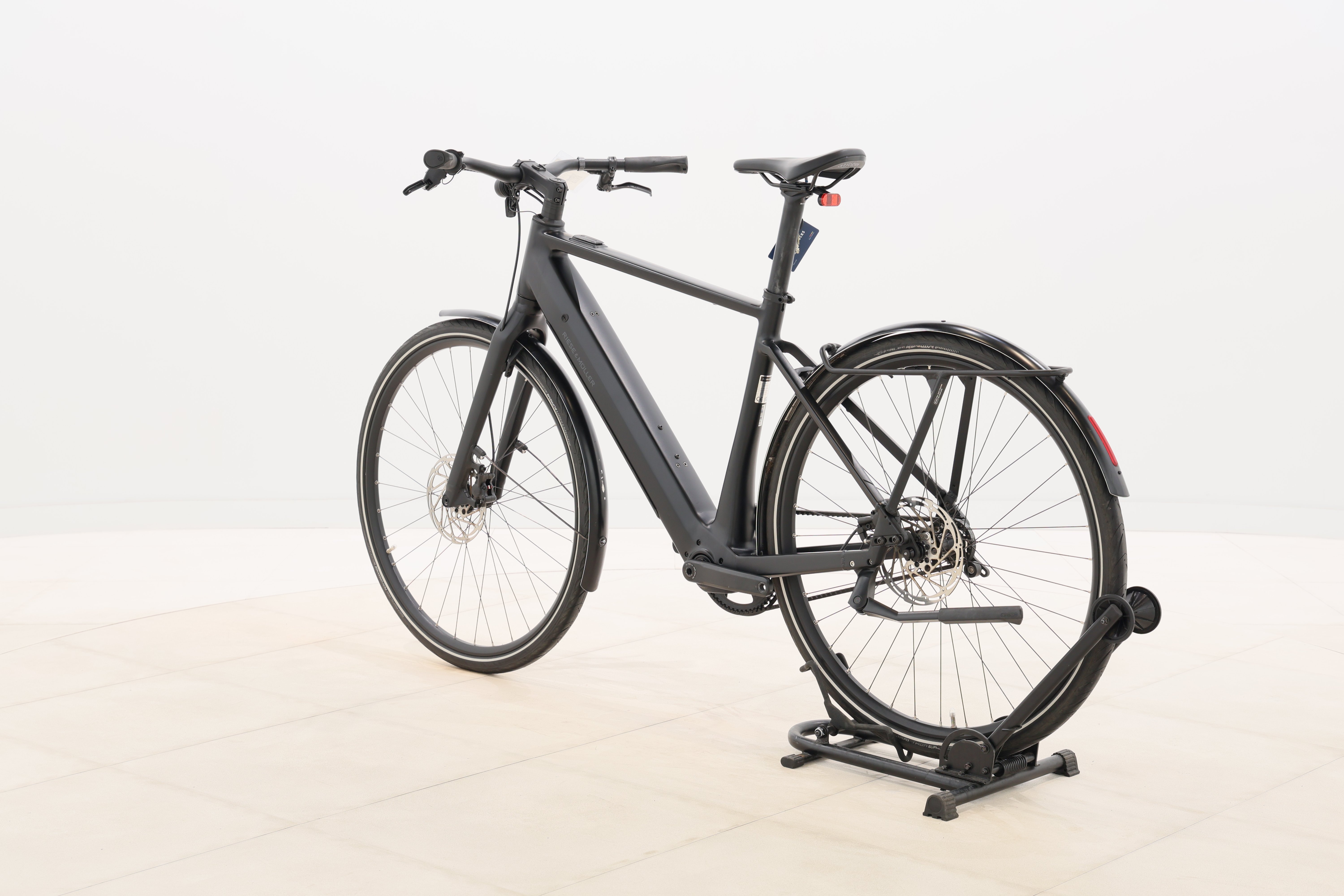 e6070abb-2e54-4438-b995-c2233bc06e21