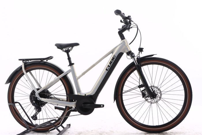 Cube Touring Hybrid Pro 625 2023