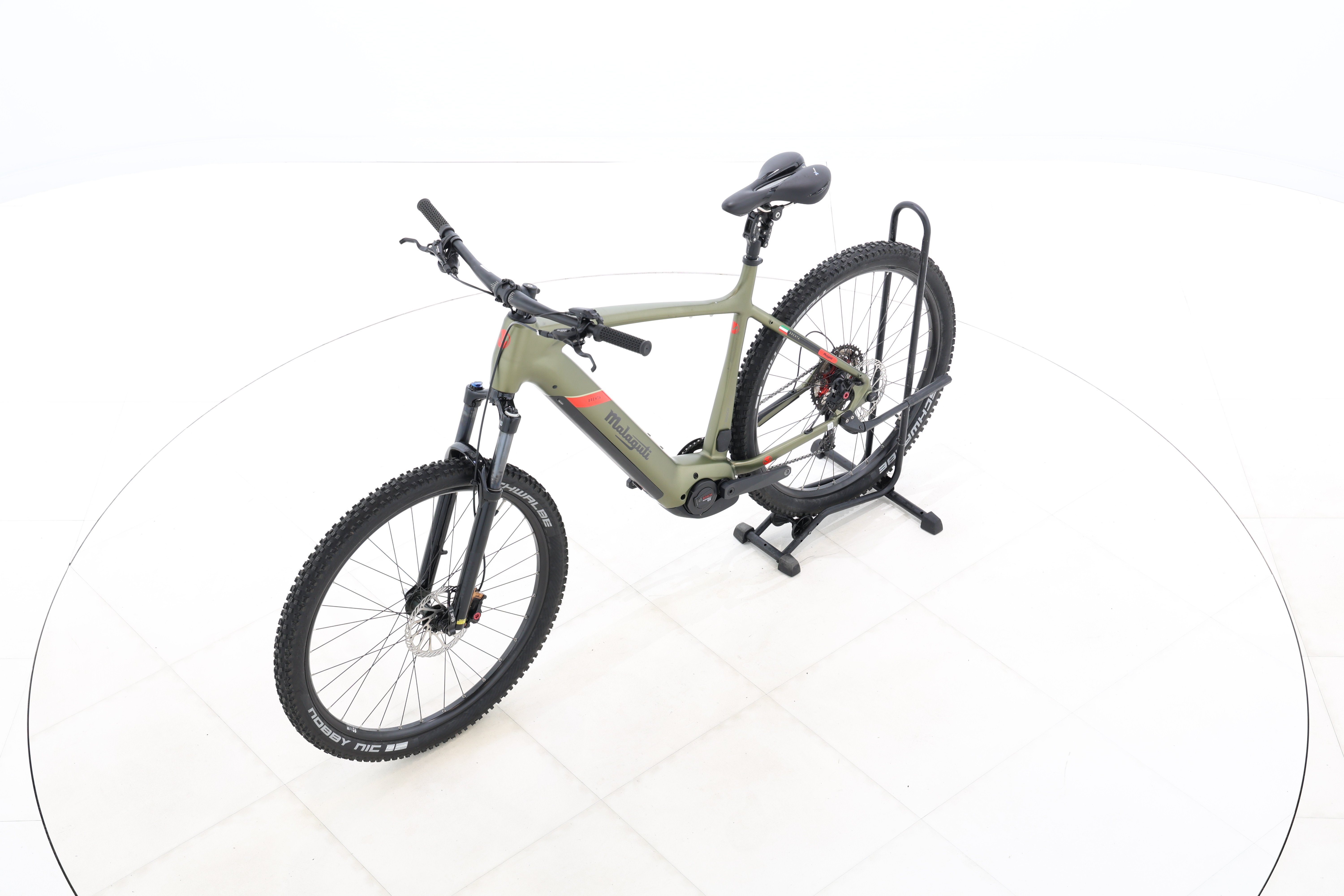 fb038597-181f-4d9e-a584-32609d32e85e