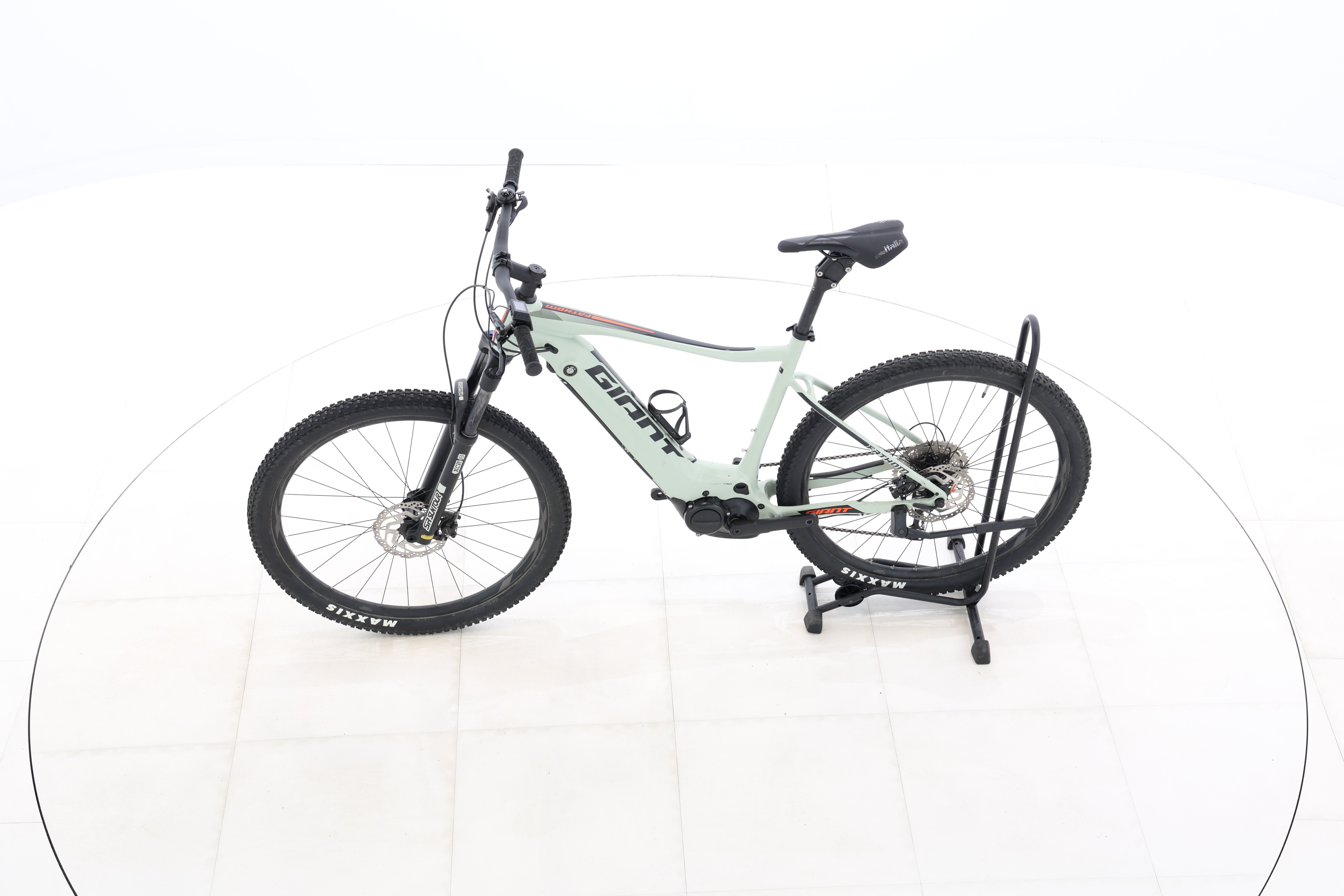 6e6d16f5-bcc0-4783-9b63-0b8324b39303