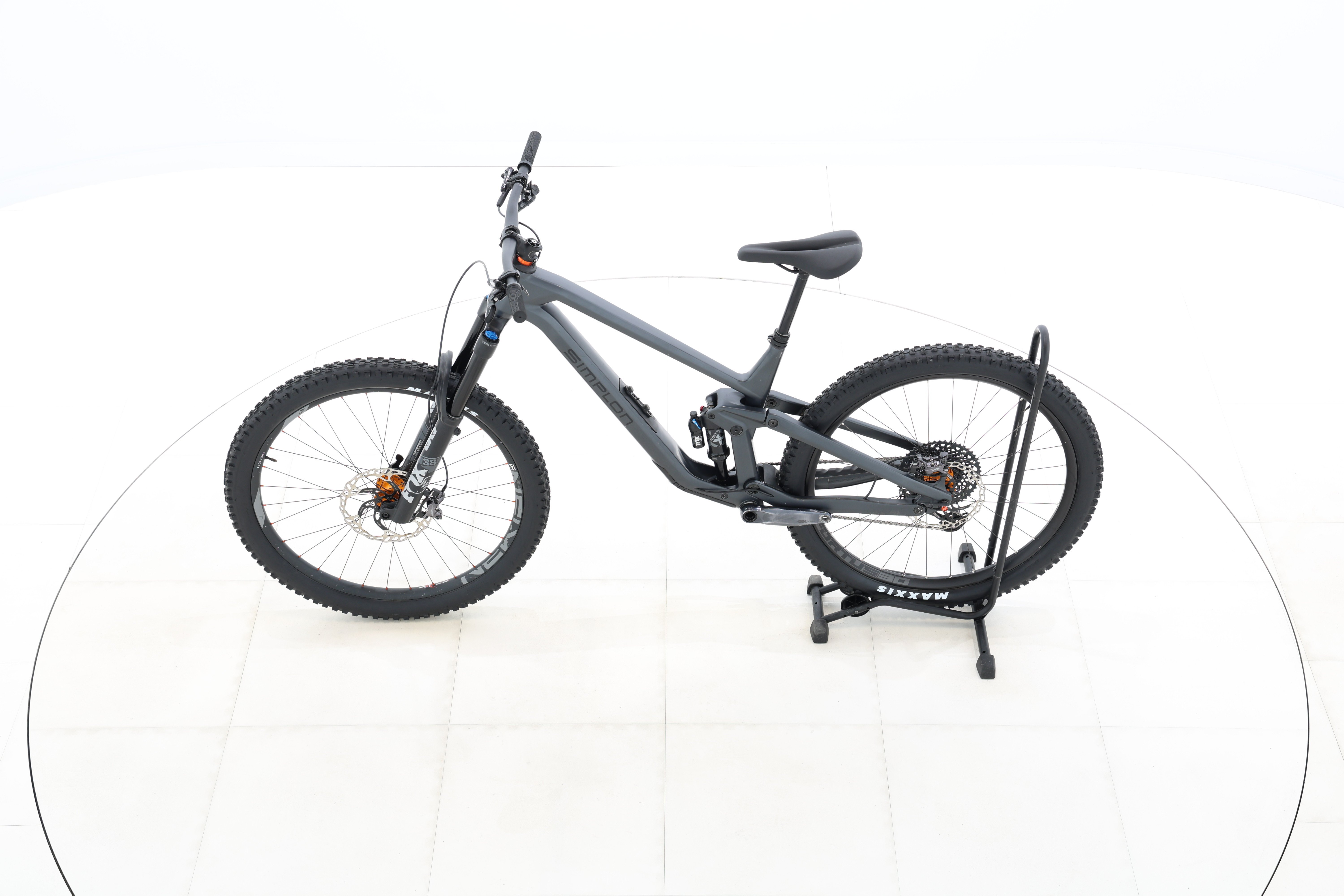 b8b61e70-c500-46c8-b34c-9f13e25a621e