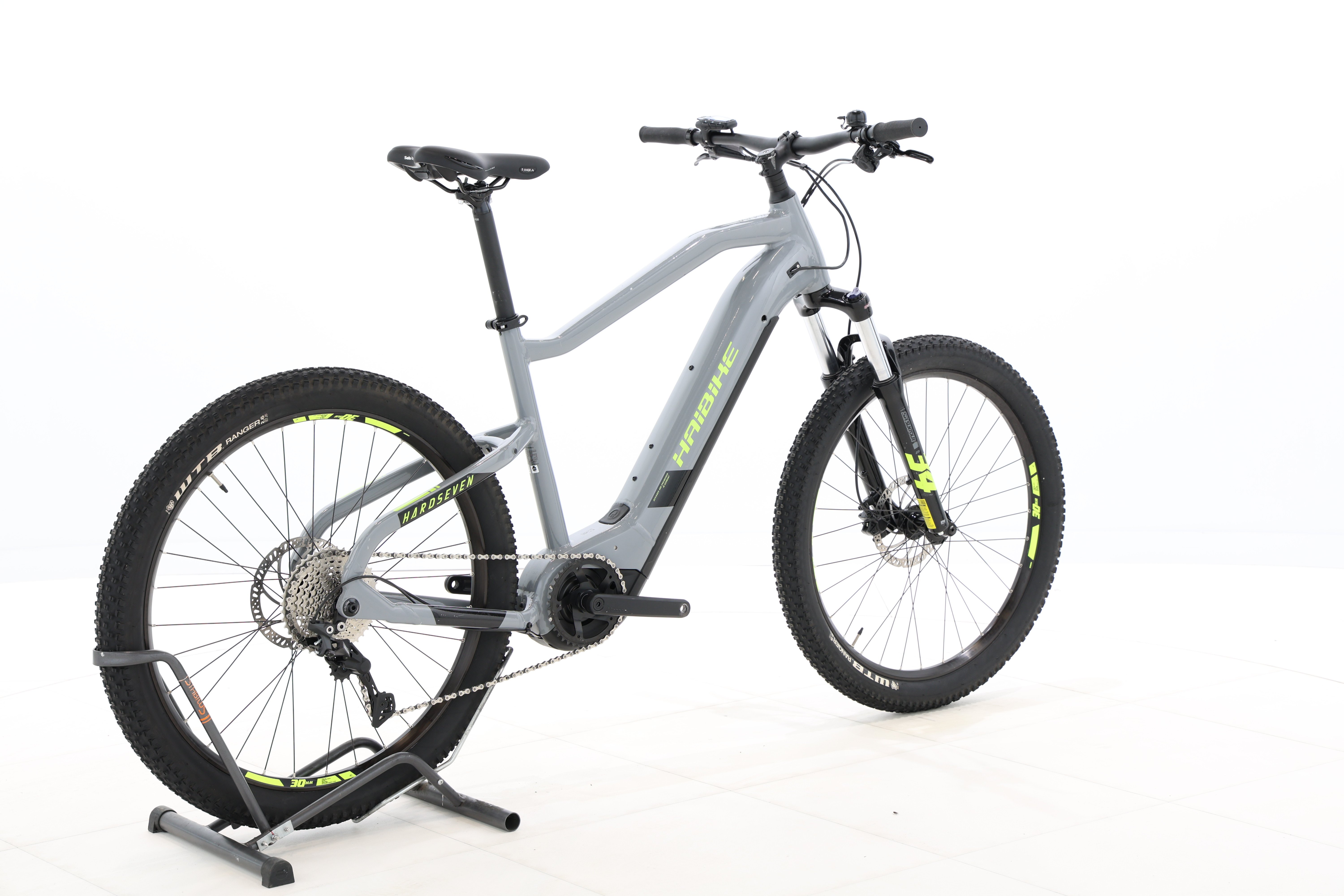 c6910807-03bf-444f-9860-993914404c9f