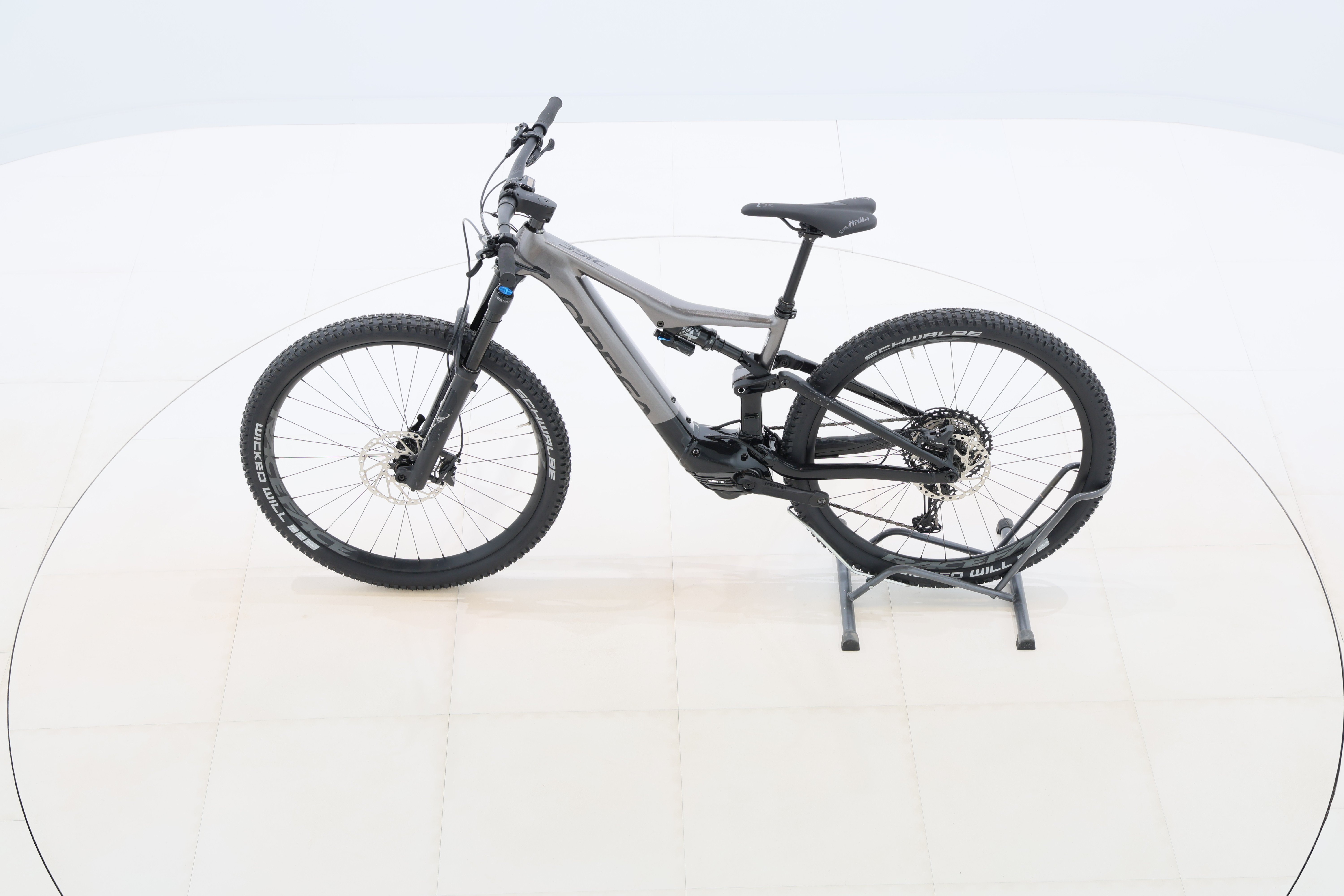 fba16480-3d38-414b-9276-f00ef42e14b6