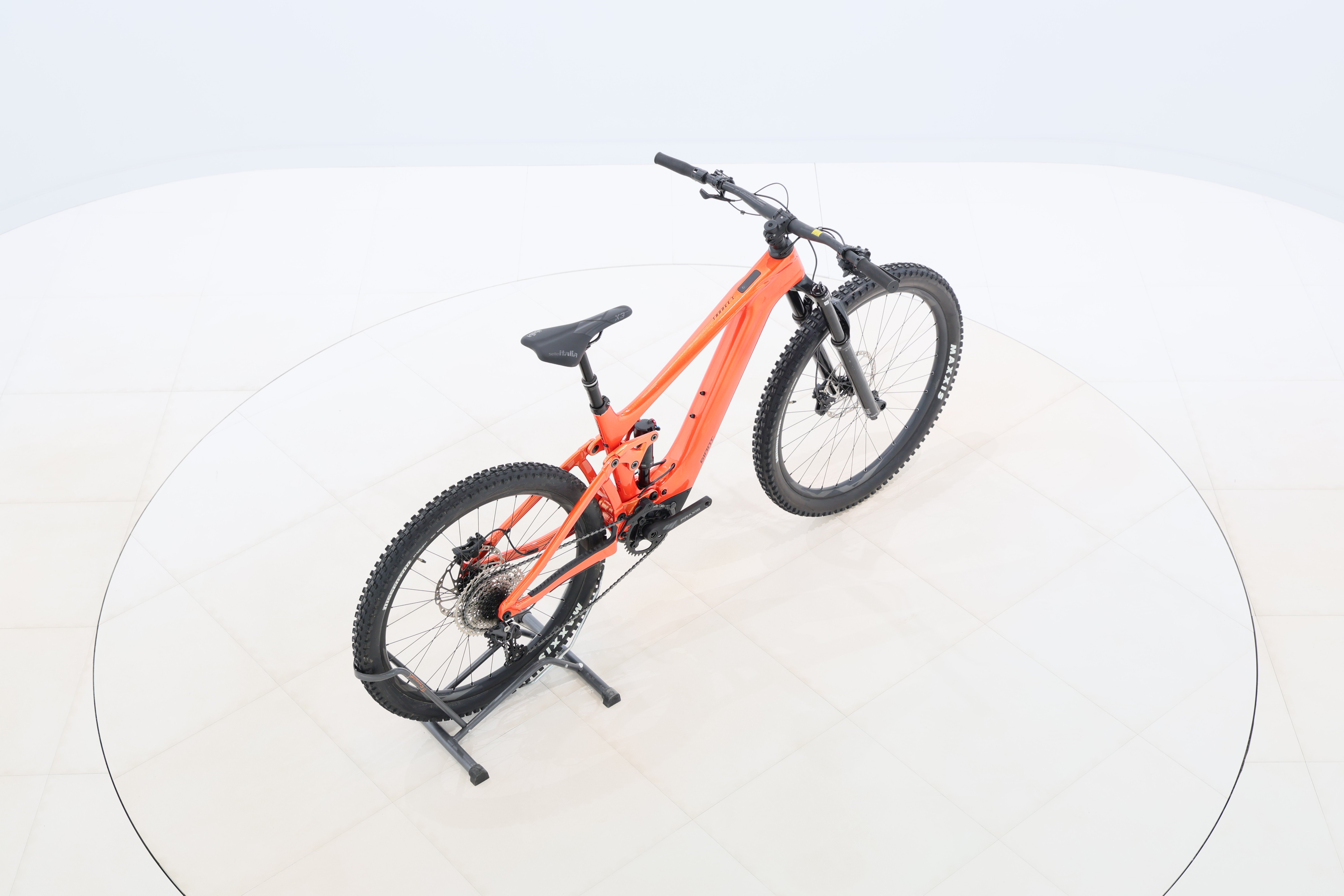 8df8d877-cd47-4d3b-b993-18634d95036b