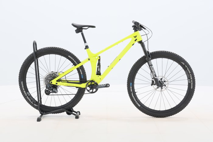 Yt IZZO 29 CF UNCAGED 7 2022