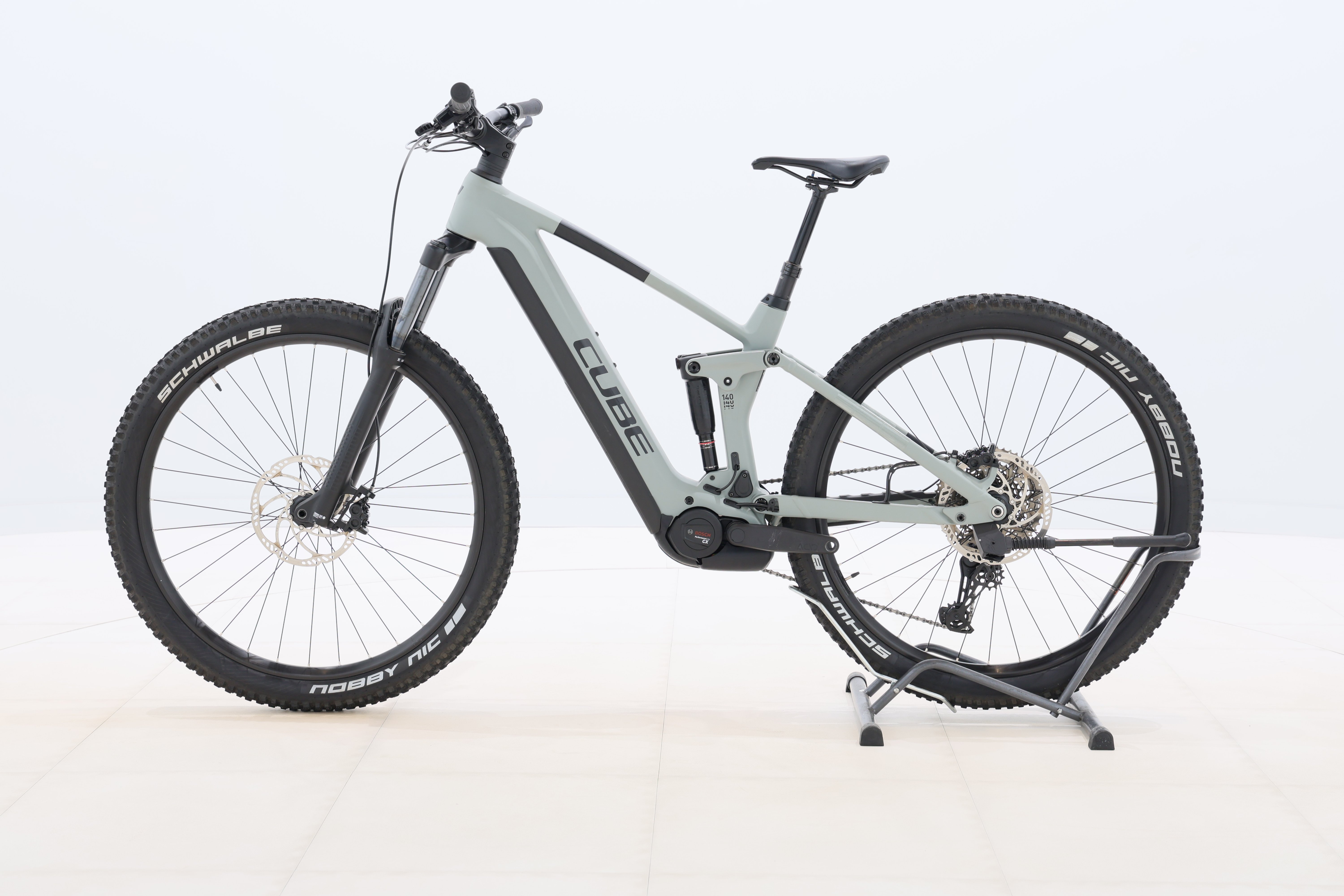 e9b013af-df3e-47d0-a434-5752274f5f7b