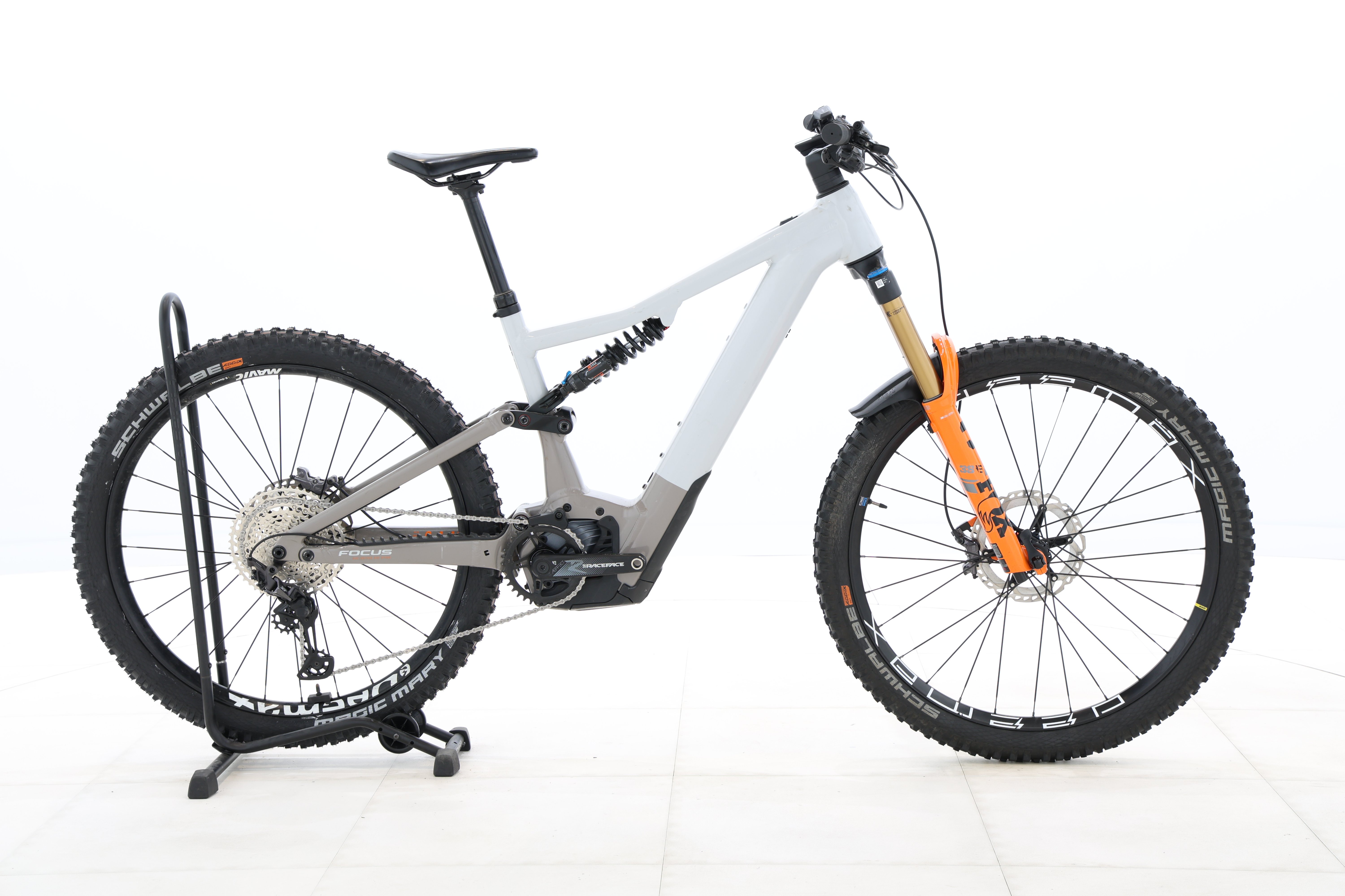 b926aa0f-ced4-4fbf-9fde-43a5b5cc942c