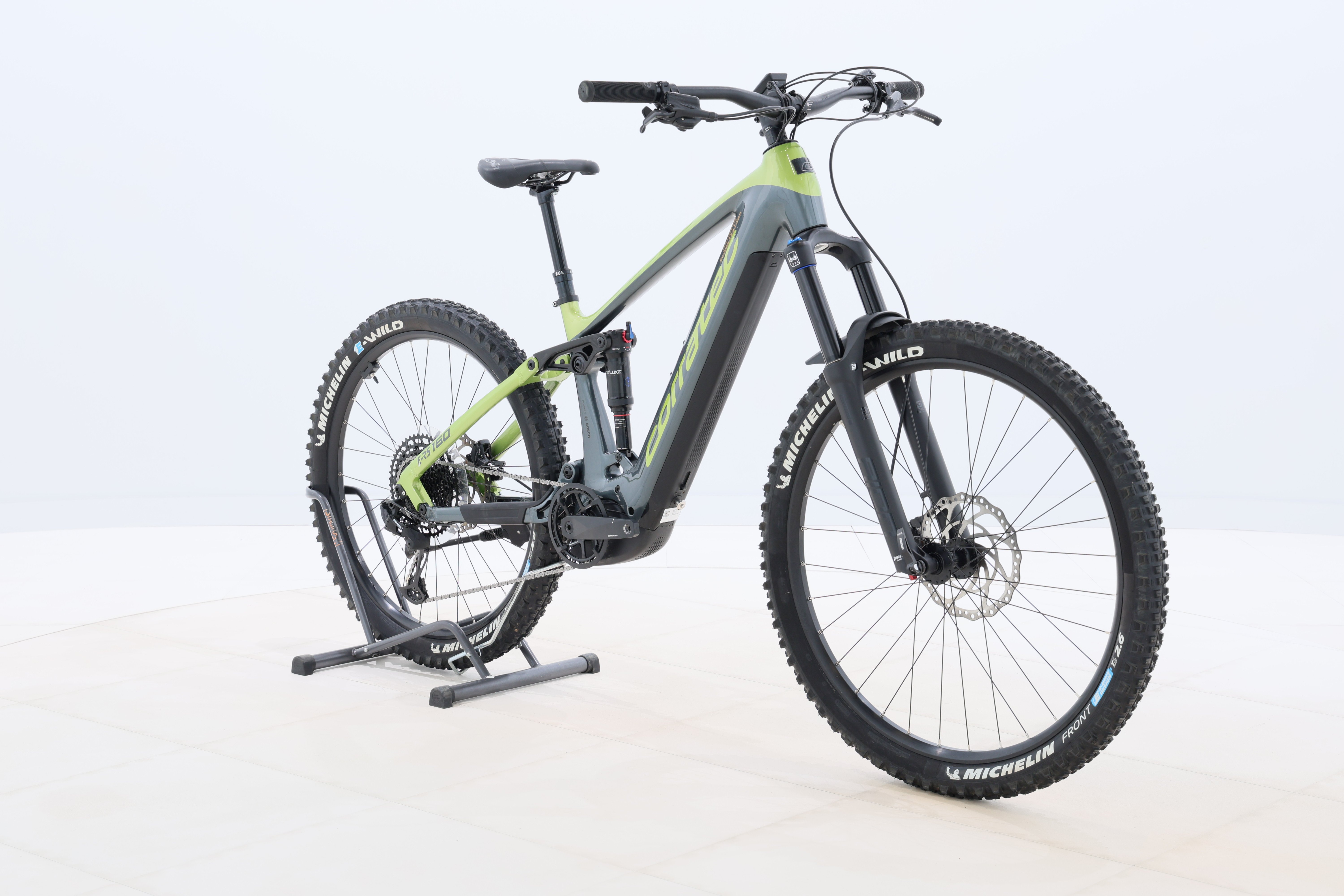 6ed013ff-5006-4e53-b8c5-32c0a92ccba0