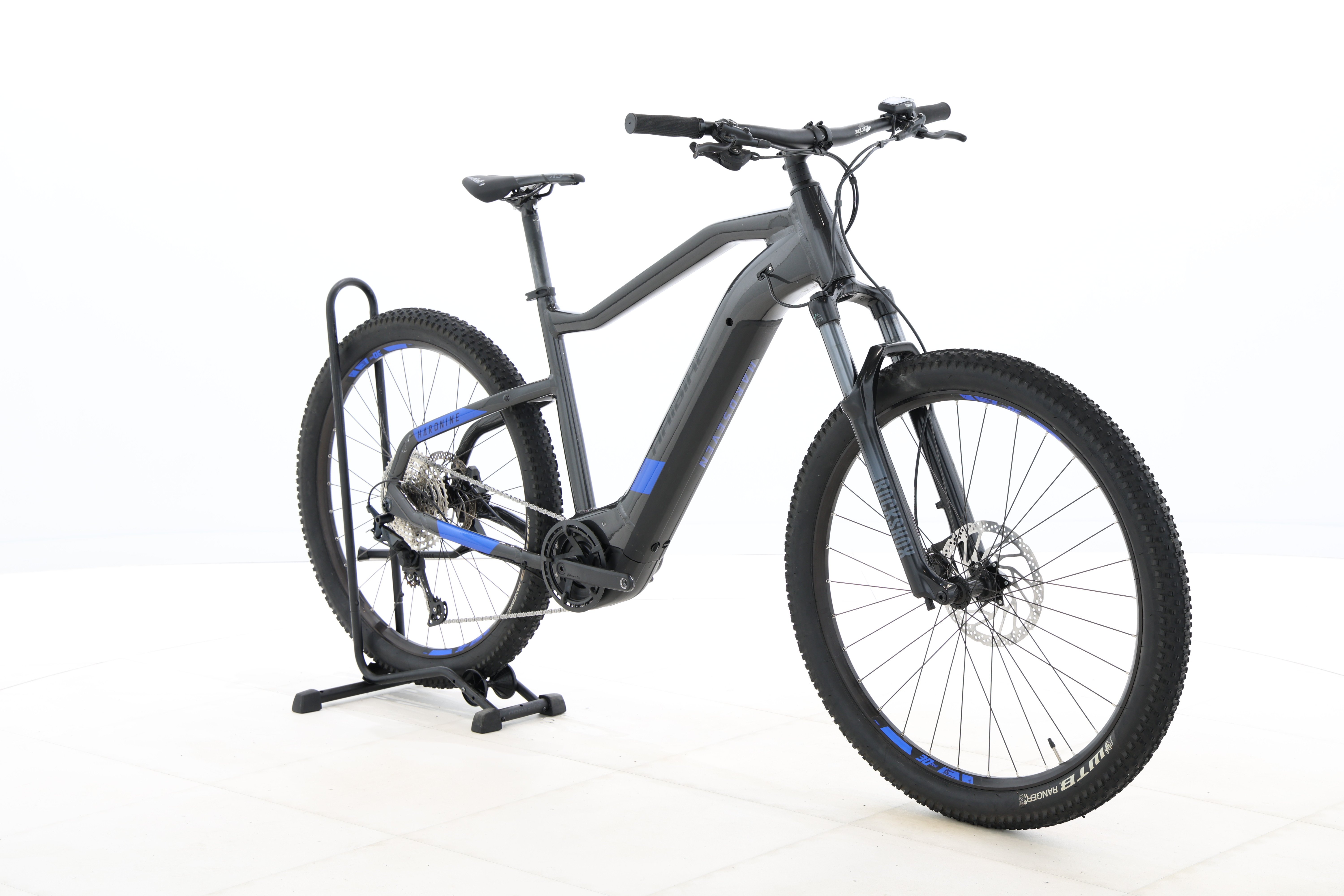 0e3200cf-7eb2-4a80-80d3-a5d8f9f2c069