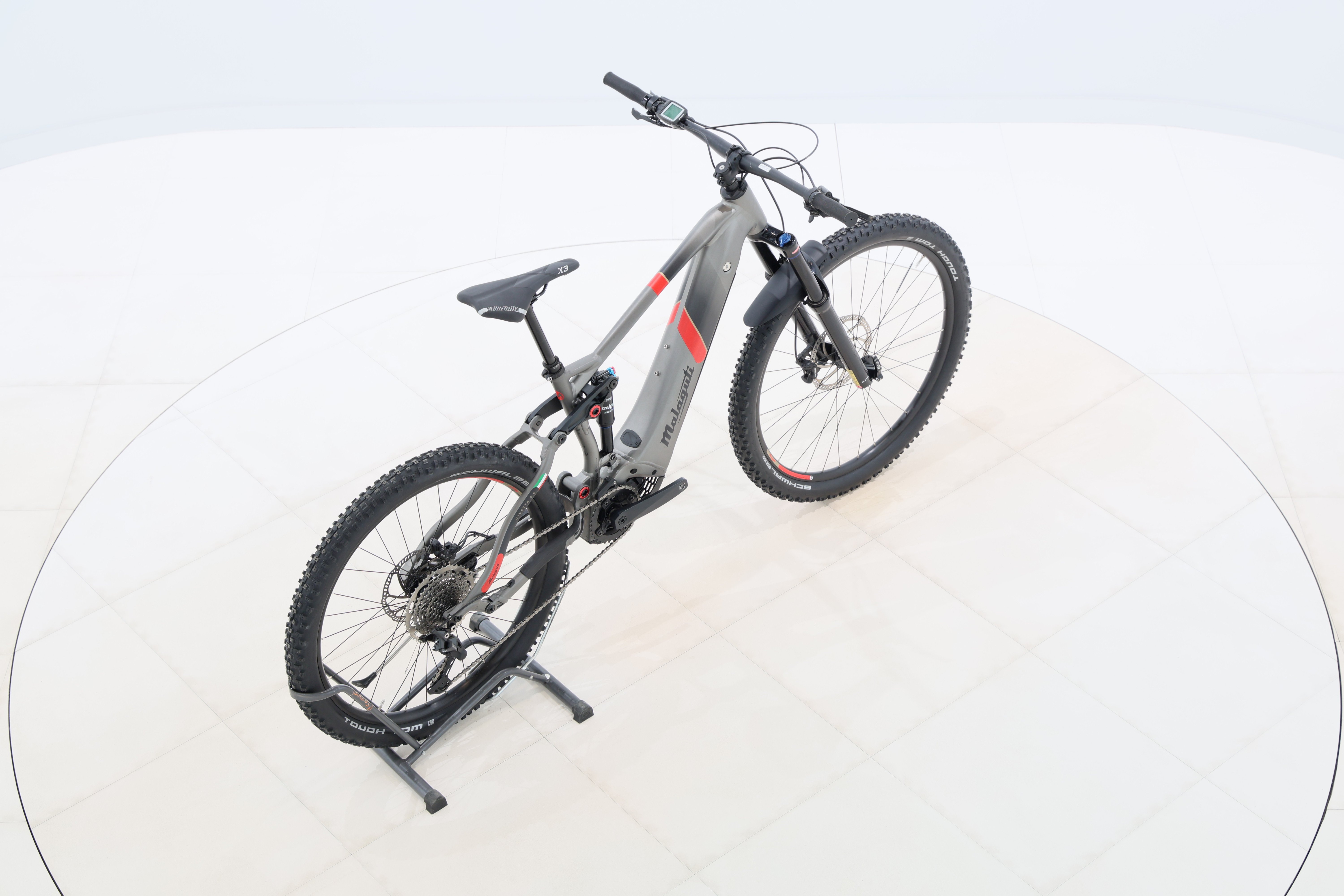 26b18c5e-dbe6-4936-8e41-de3a6a88aec5