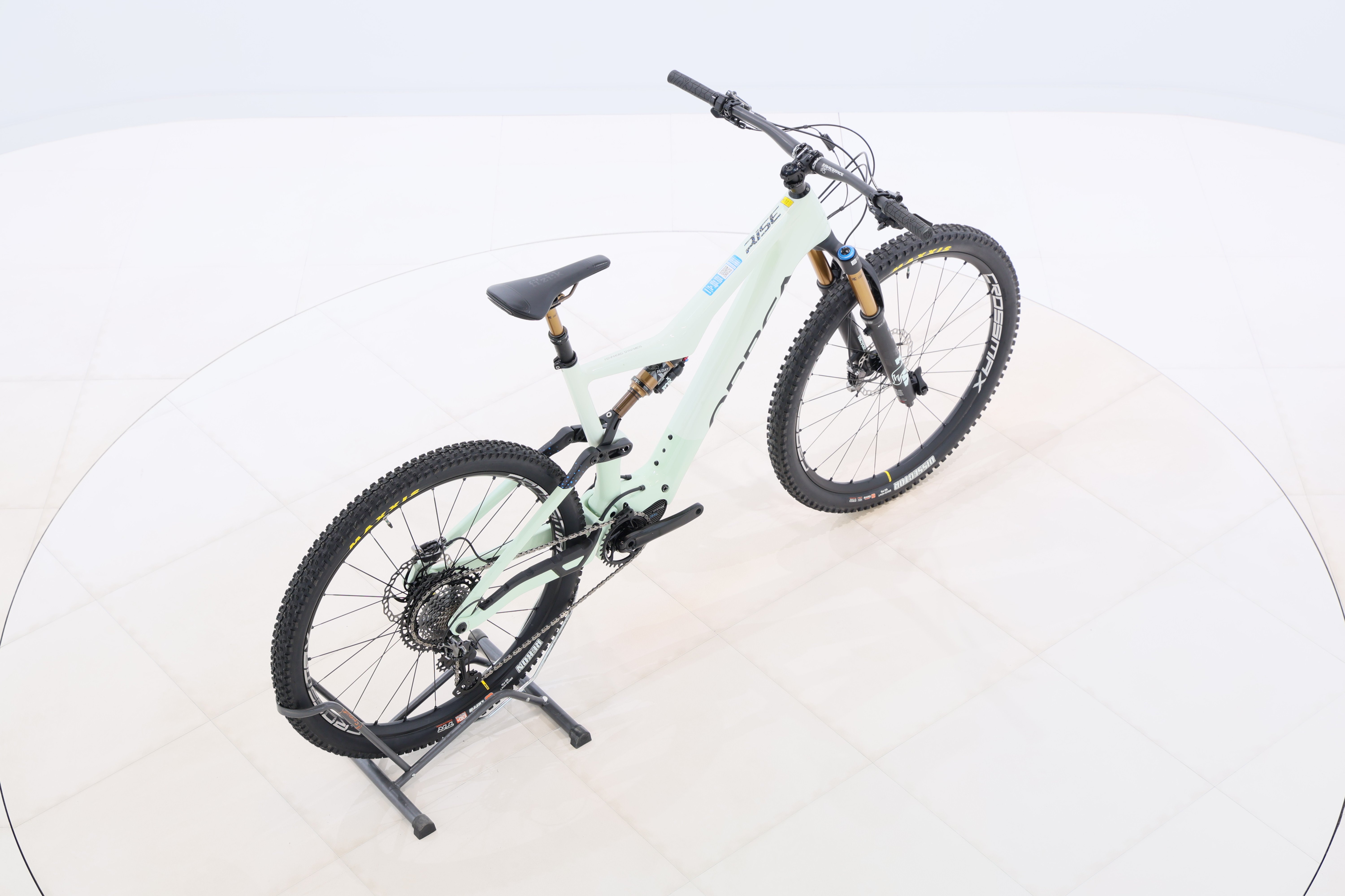 d3239903-3d8b-402b-ad90-c9ae489a89a1