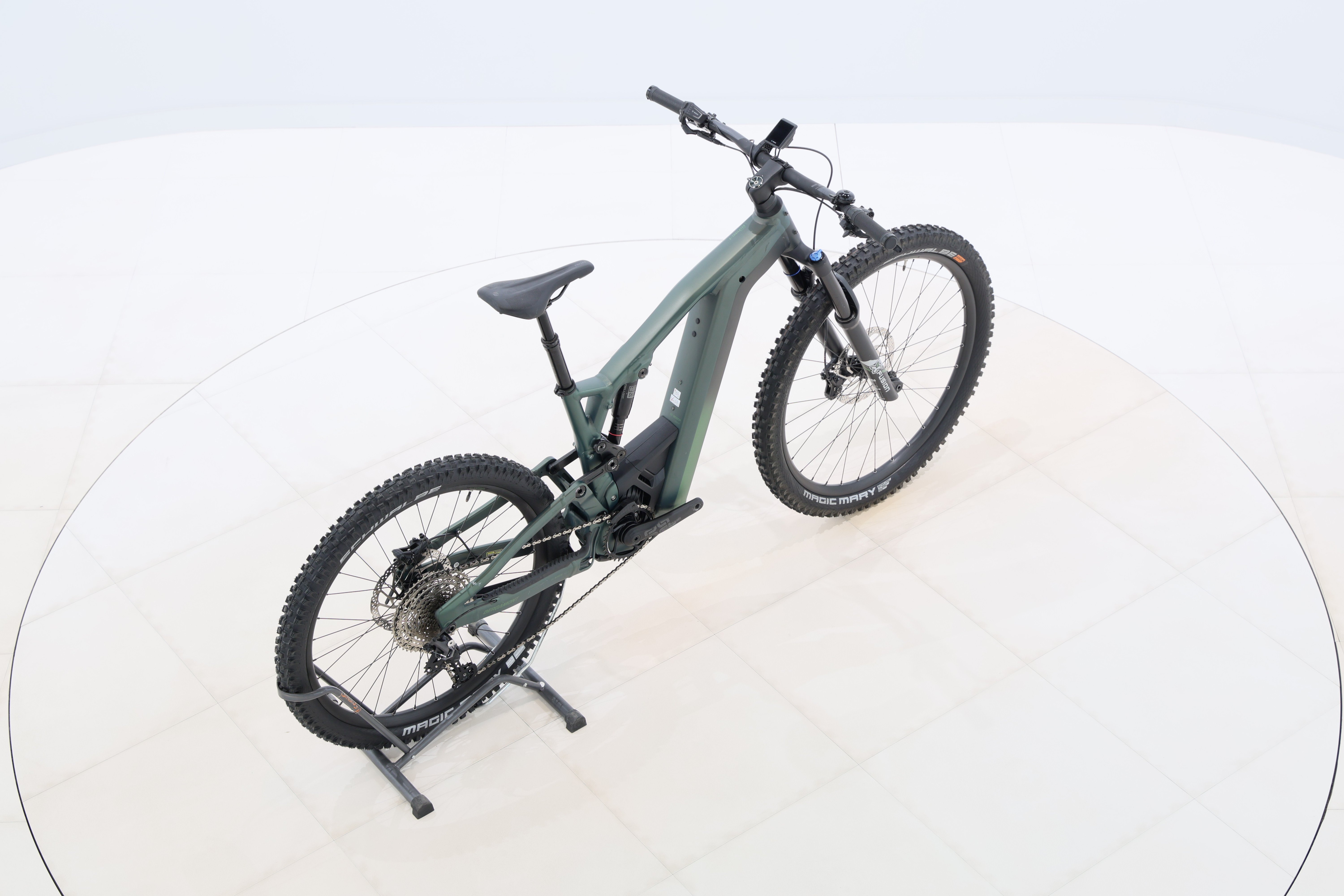 5b7f74c4-ae9d-4f92-8450-f1be306b9925