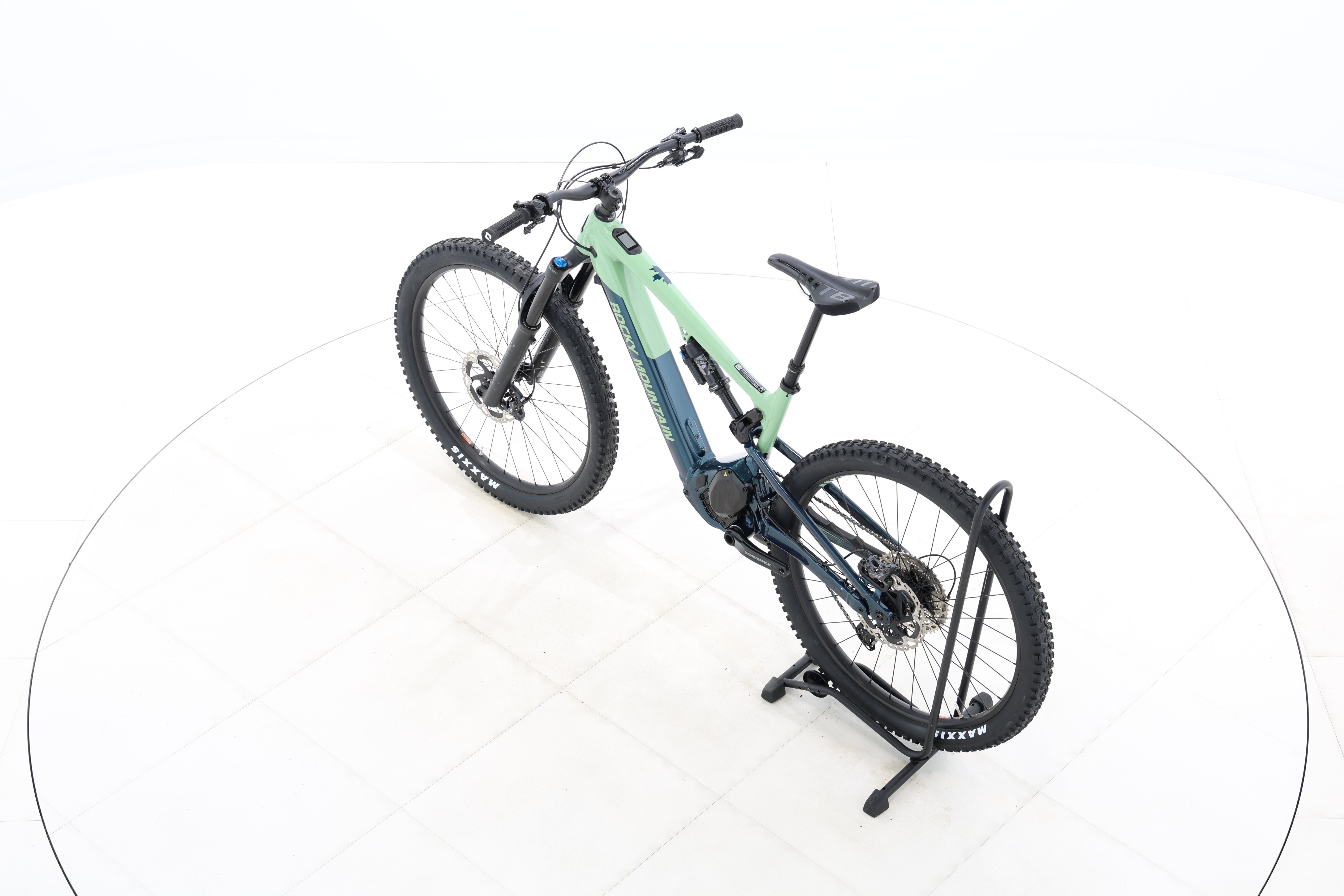 a122049a-08a7-4a5d-be37-4c81a2707a40