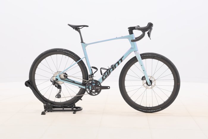 Giant REVOLT ADVANCED 0 2025