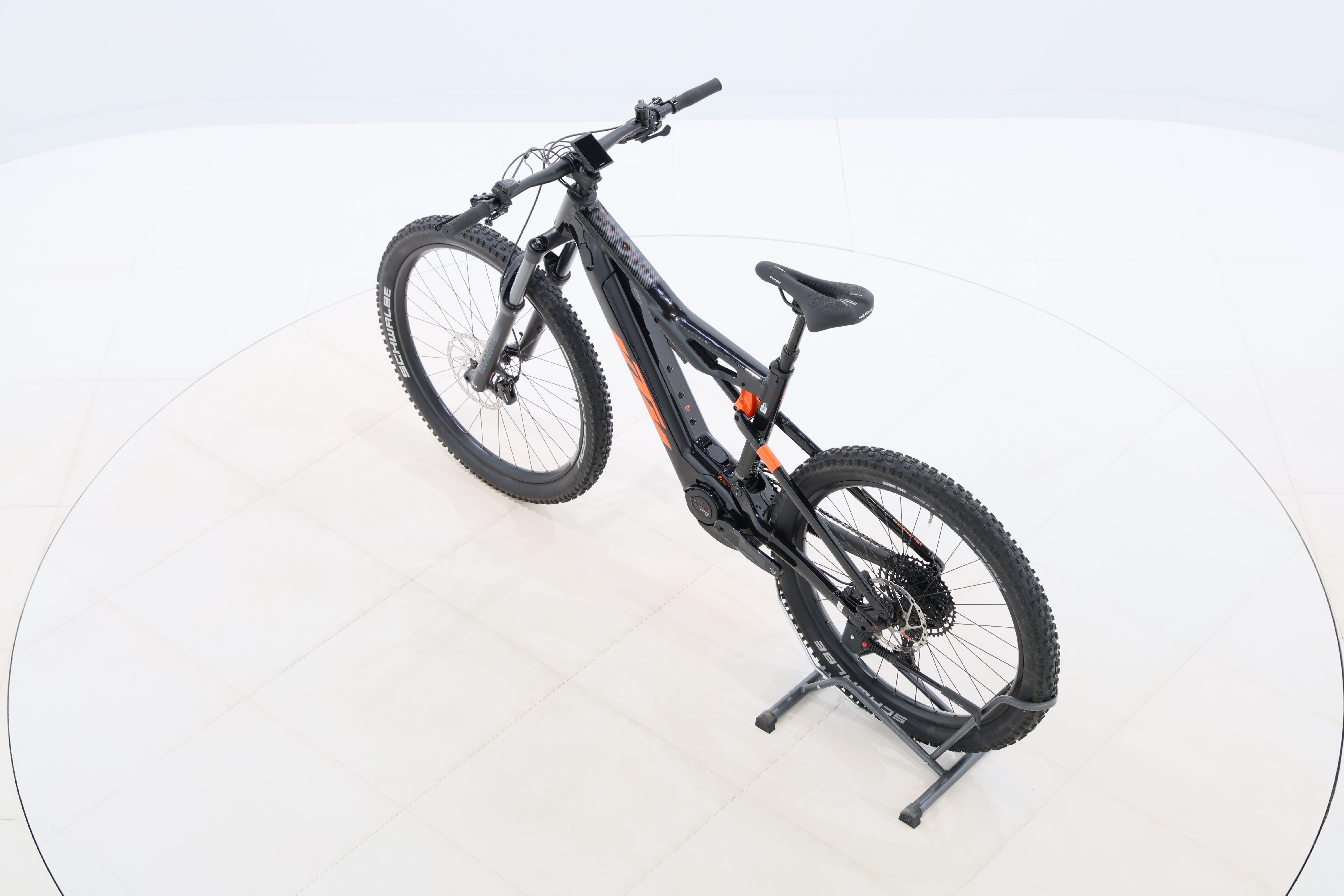 8d9a463c-c2f5-472a-b3fe-d838d13ac331