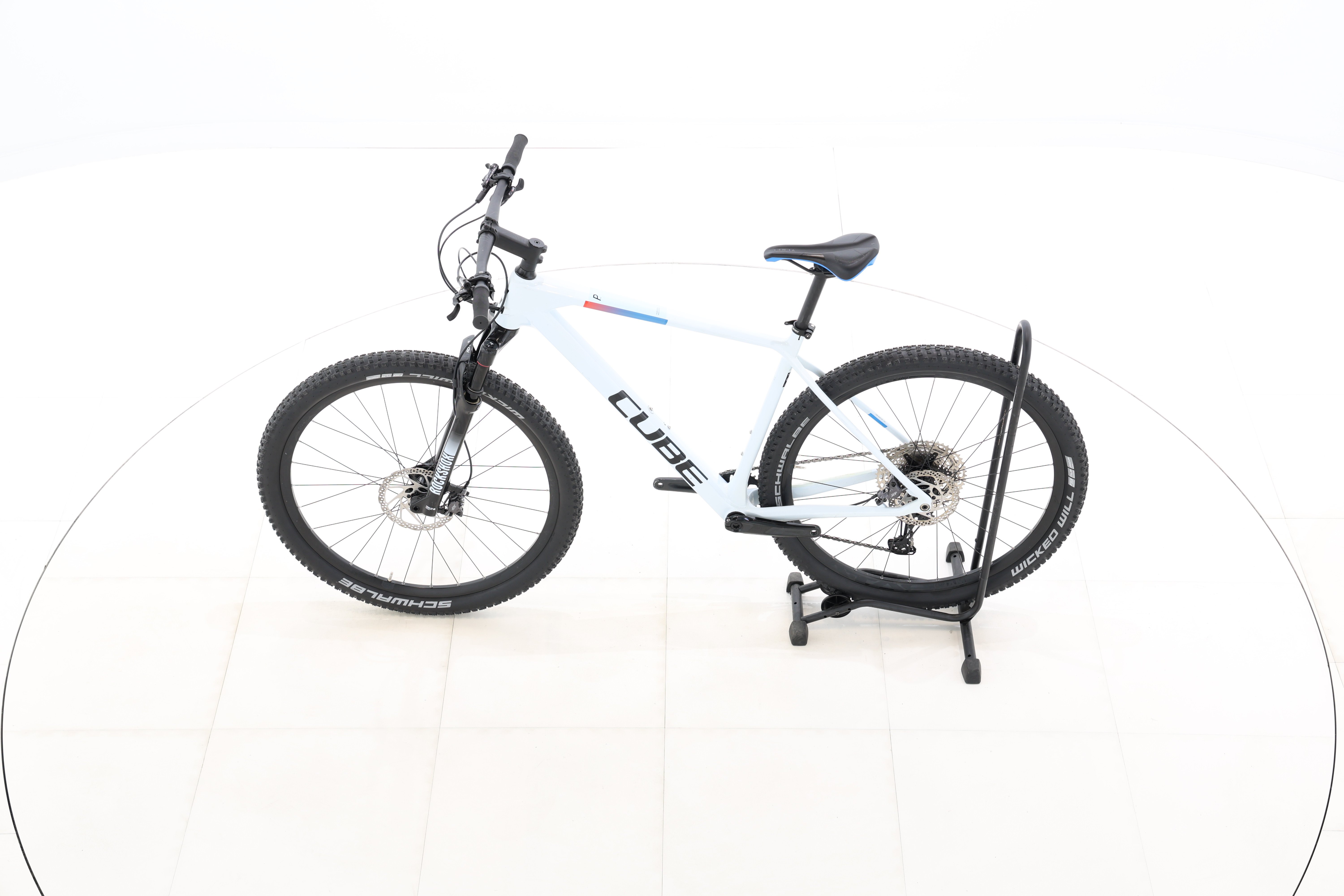 bc827926-8f45-4a5e-b04c-fe5181b8e701