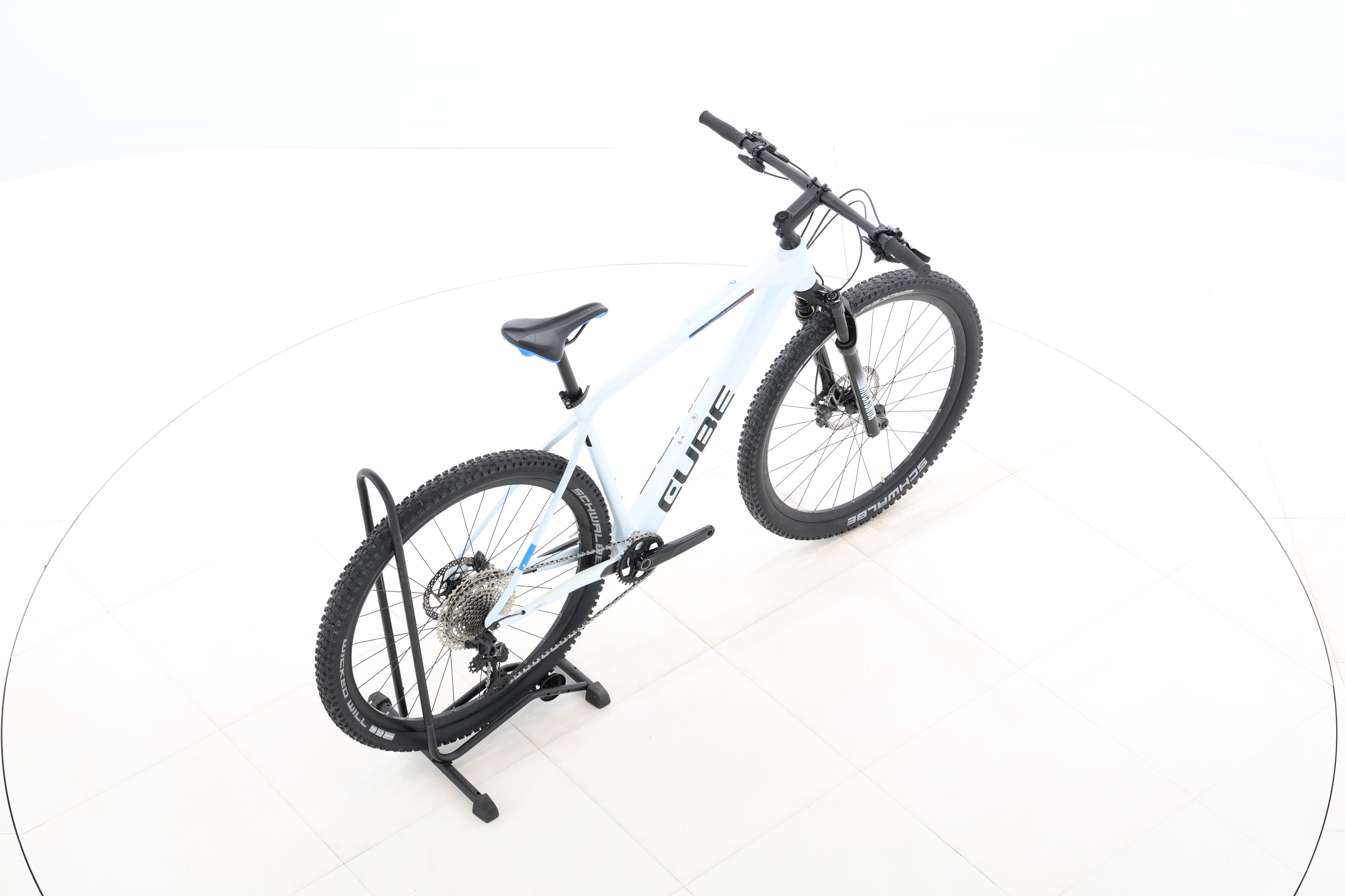 bc827926-8f45-4a5e-b04c-fe5181b8e701