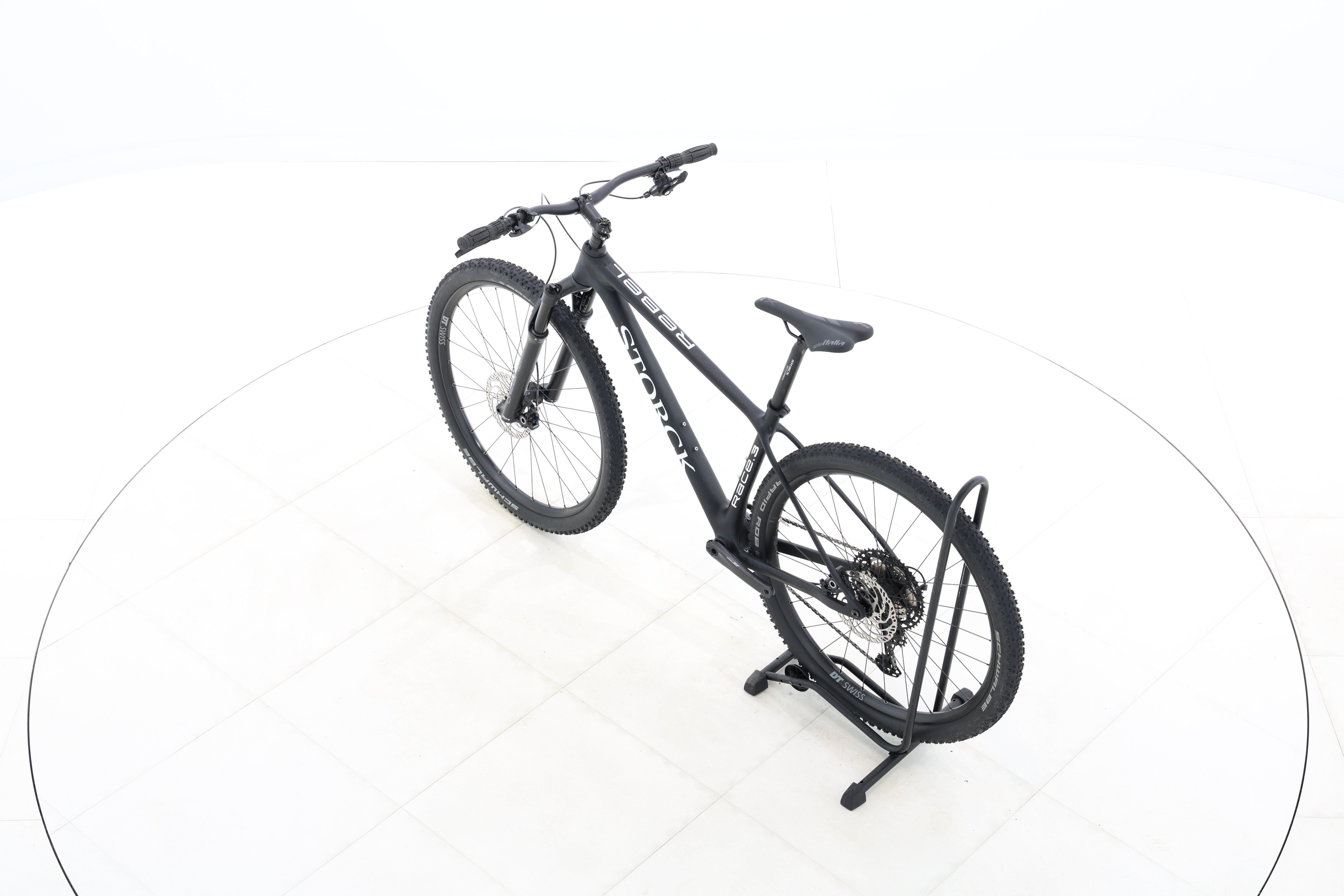 d18e8d93-40dd-4661-8382-caa751ad87b4