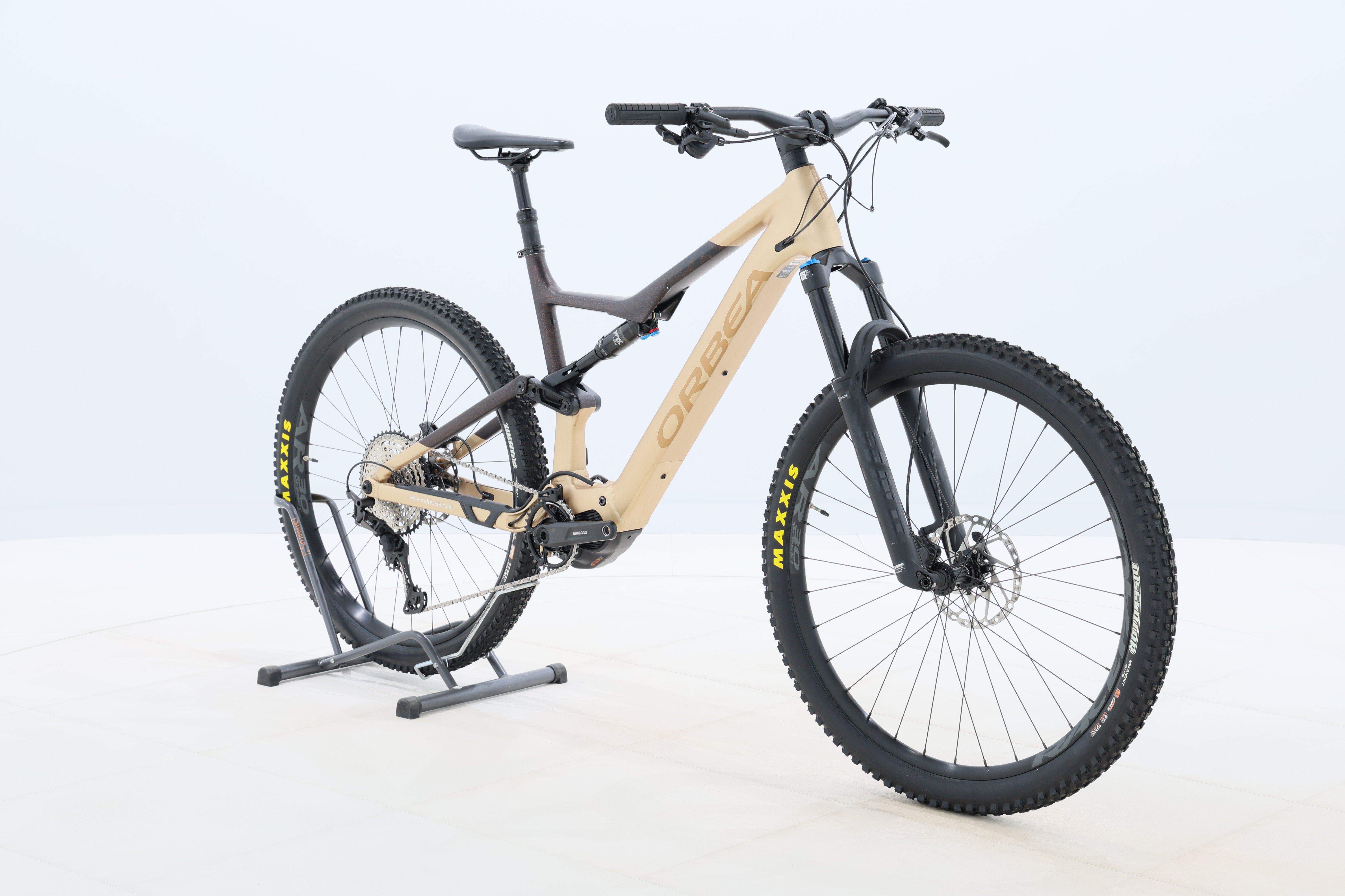 b451aa82-3fff-44ac-bbff-f220d6cde52c