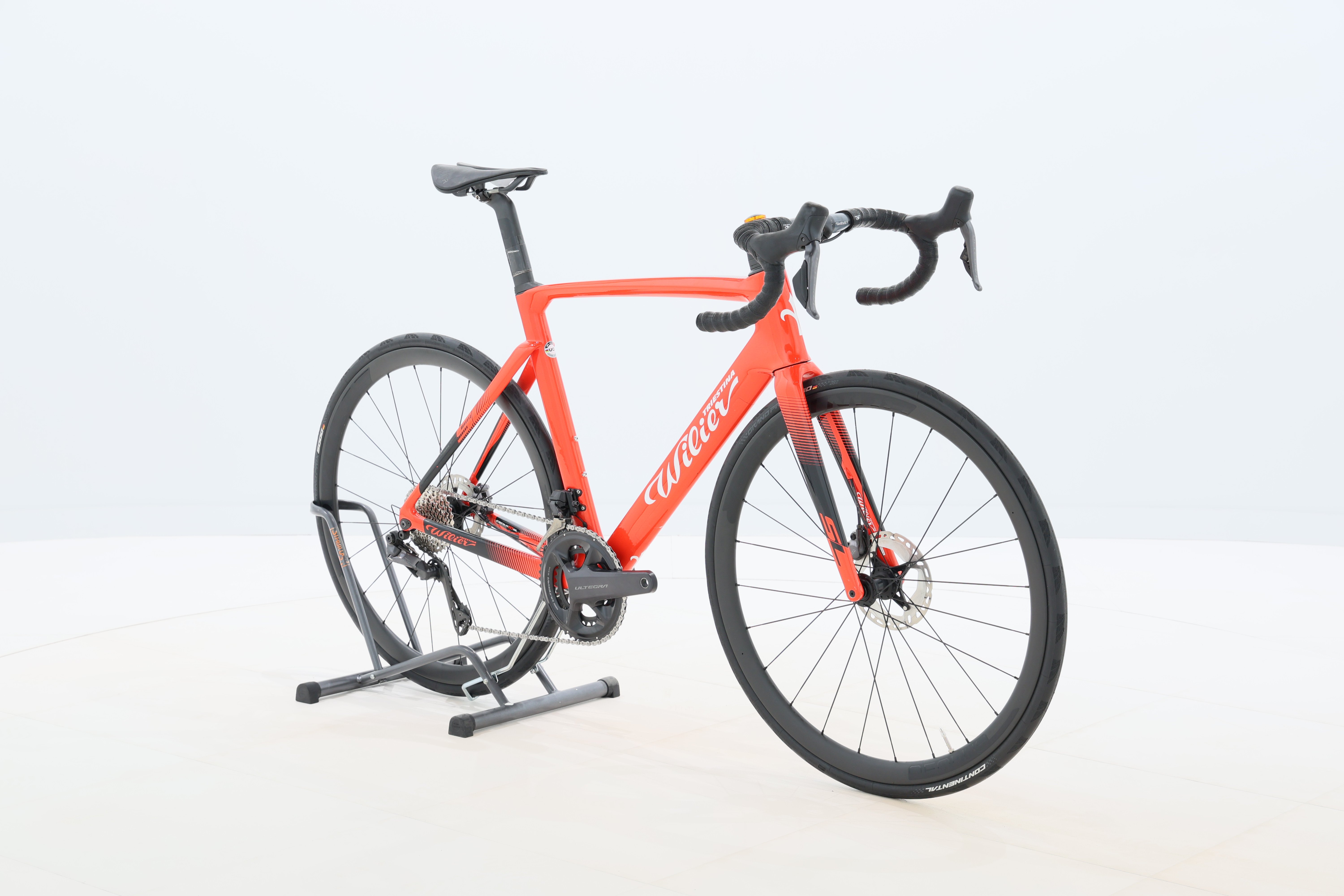 a77e5ea9-a2fb-47a0-aff3-43d0f44e8e18