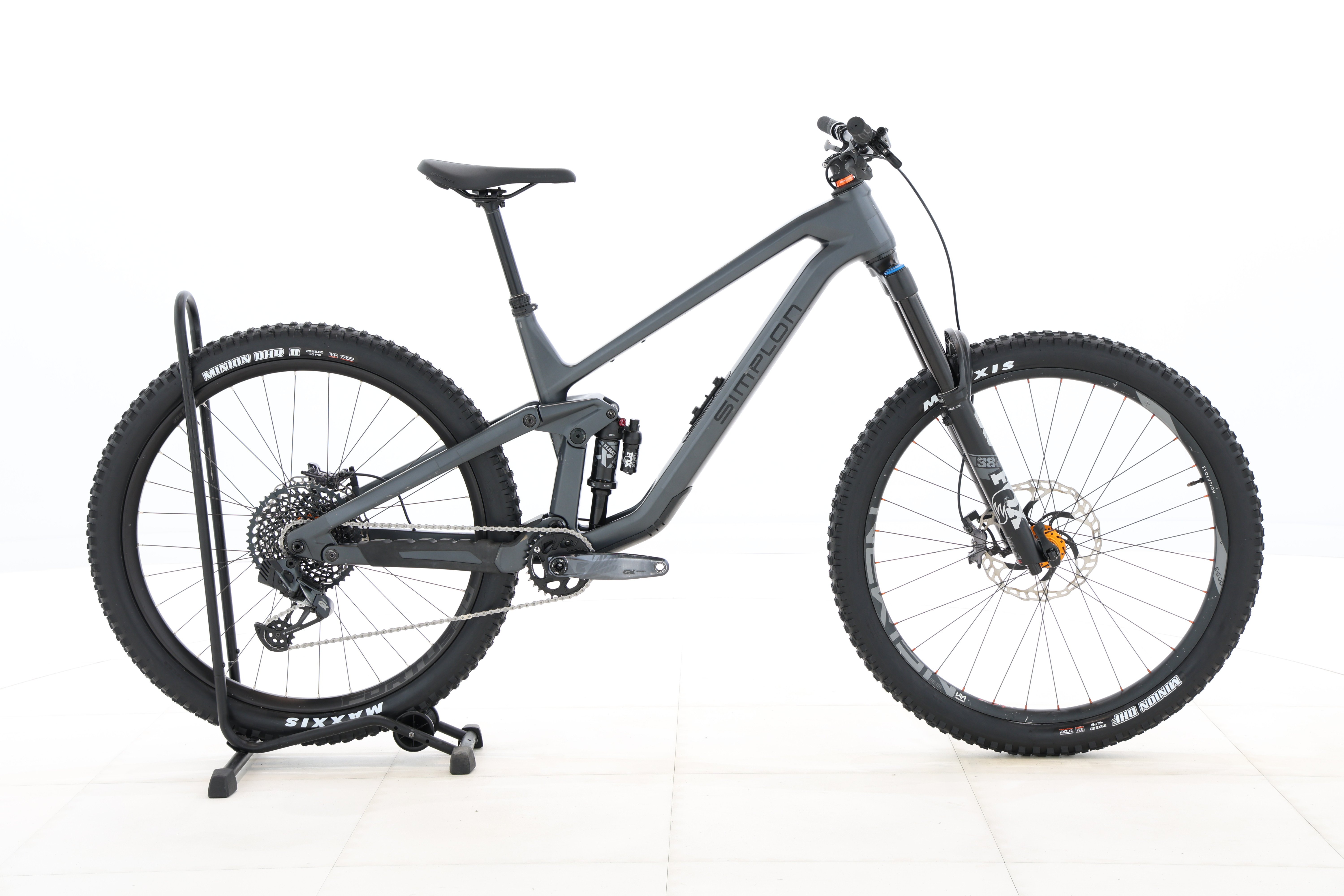 b8b61e70-c500-46c8-b34c-9f13e25a621e