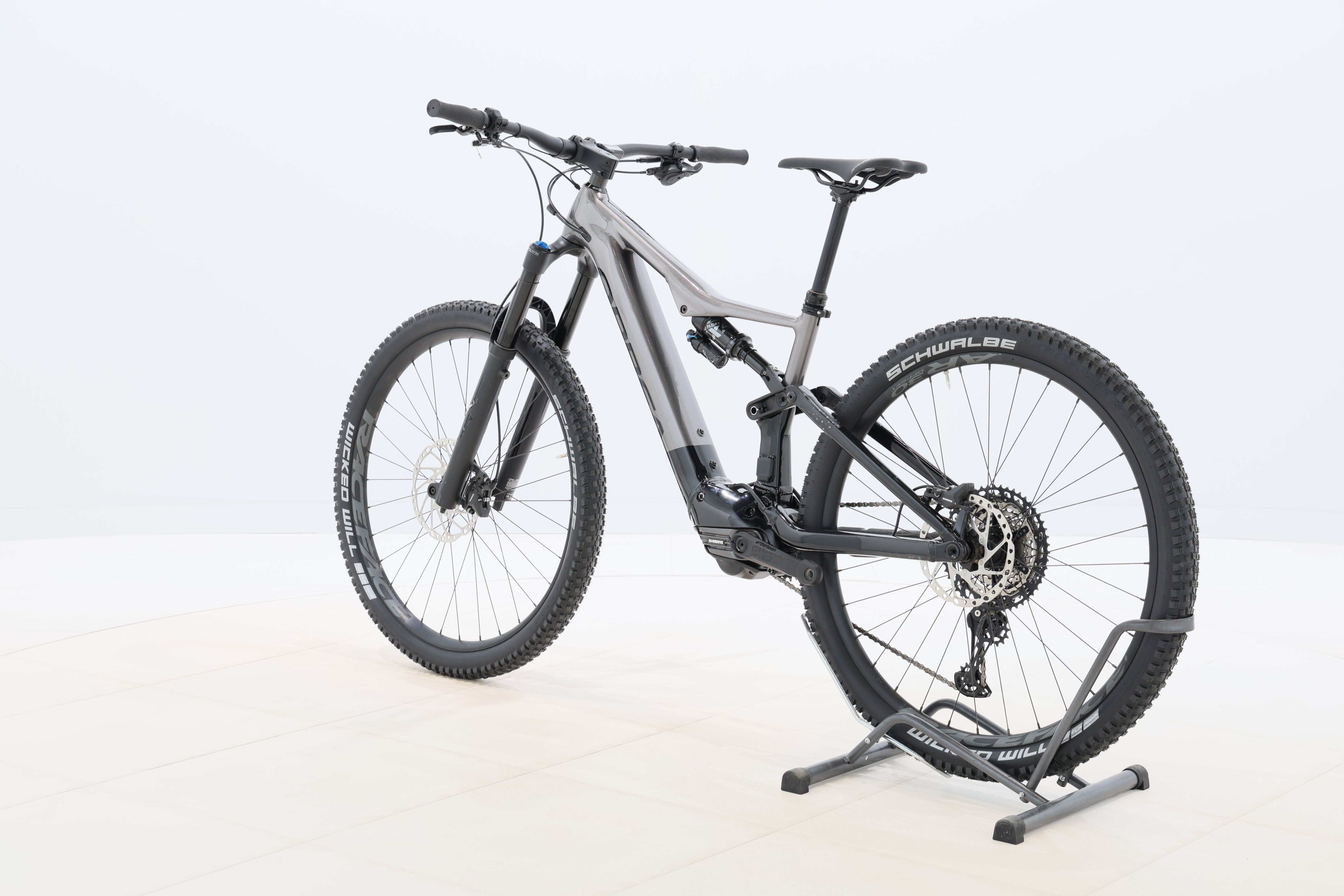 fba16480-3d38-414b-9276-f00ef42e14b6