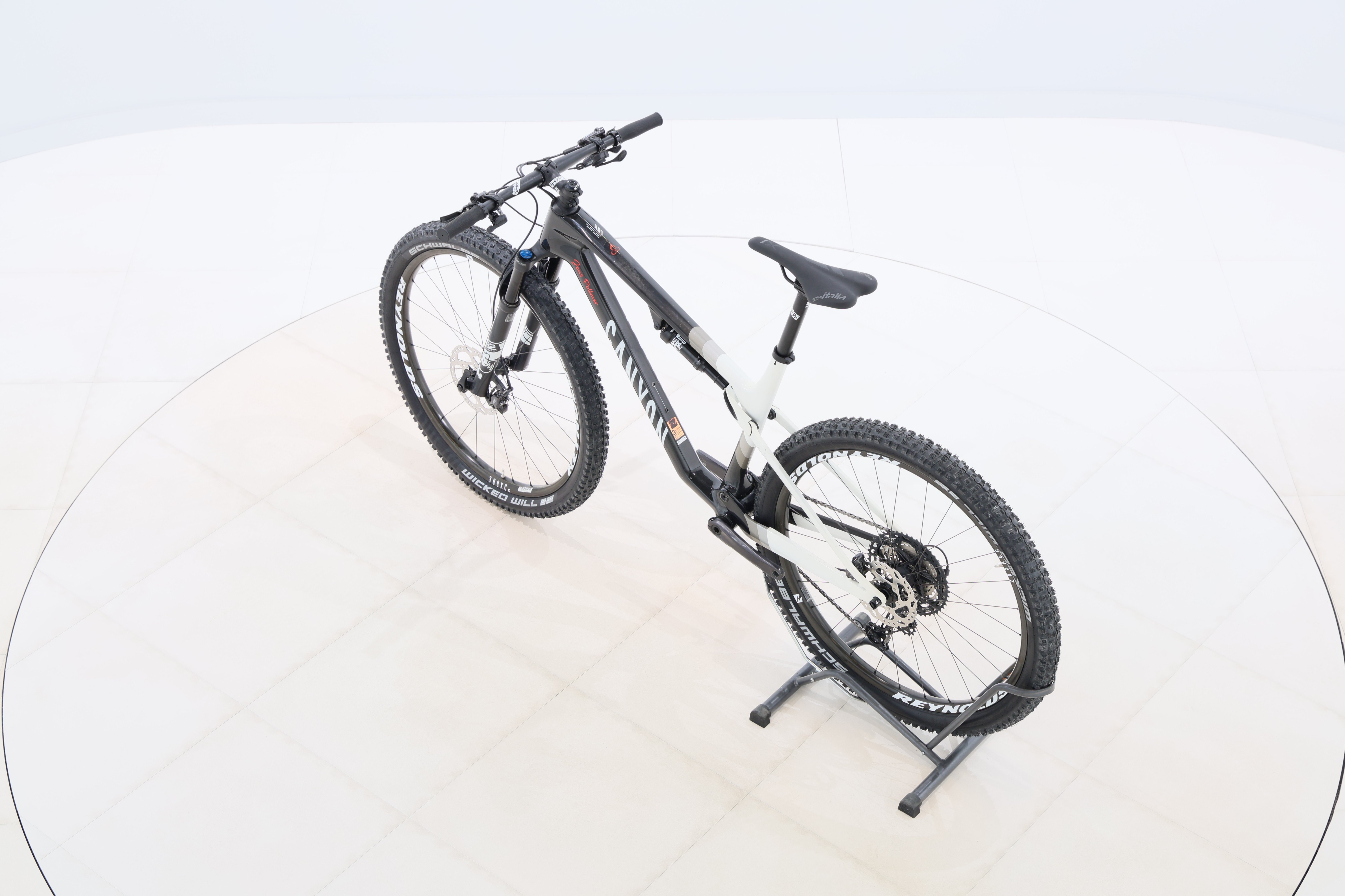 98a8b976-3d67-42a8-b642-c1c55ae7fb0e