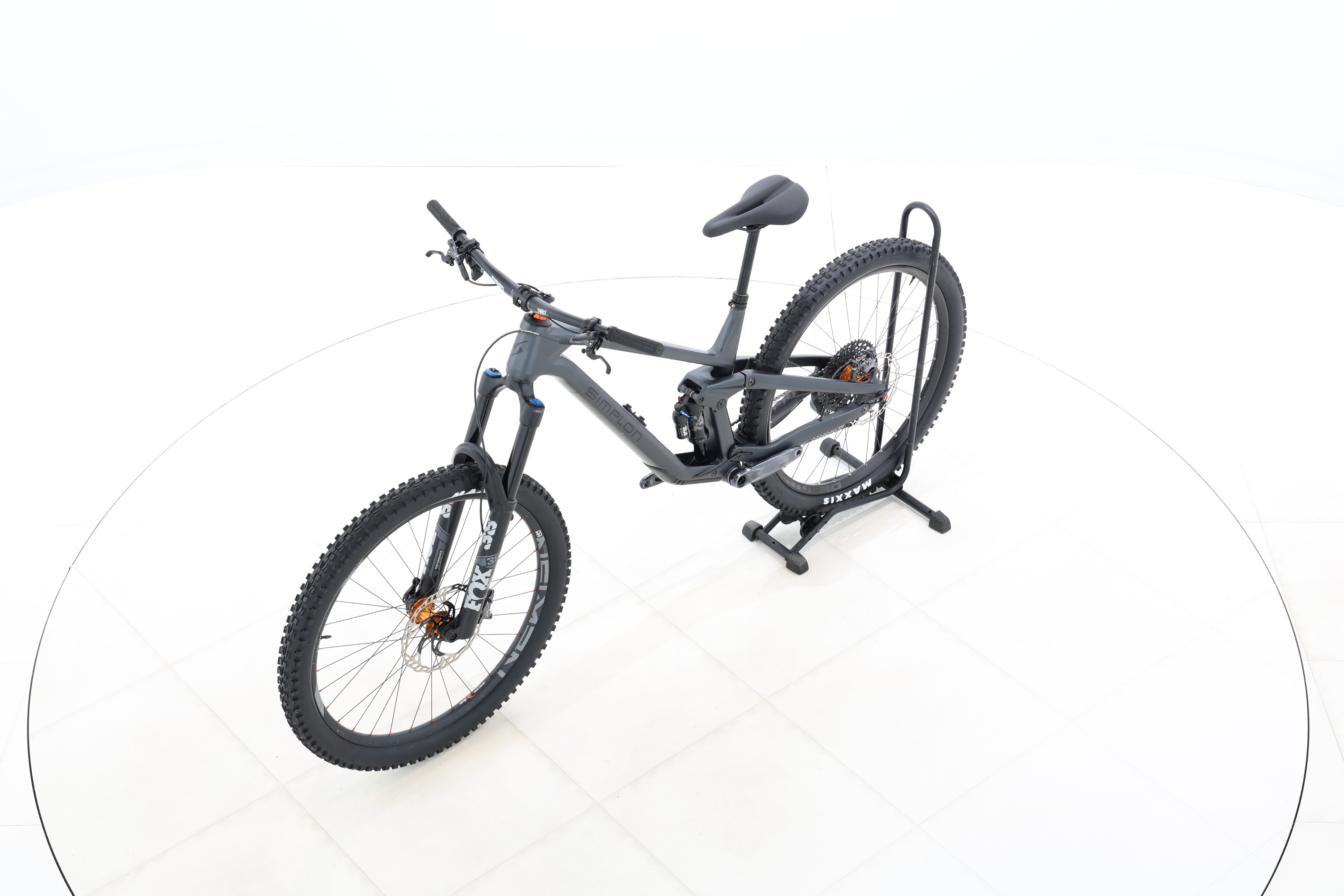 b8b61e70-c500-46c8-b34c-9f13e25a621e